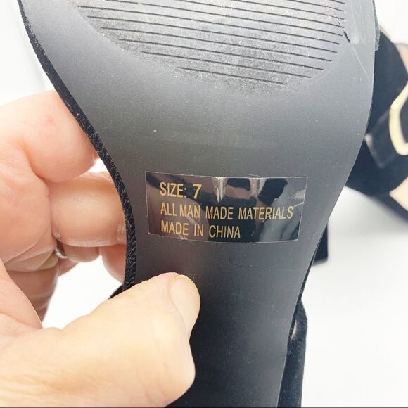 Qupid Women’s Velvet Wide Strap Chunky Heel Sandals in Black Sz 7 - Picture 5 of 15